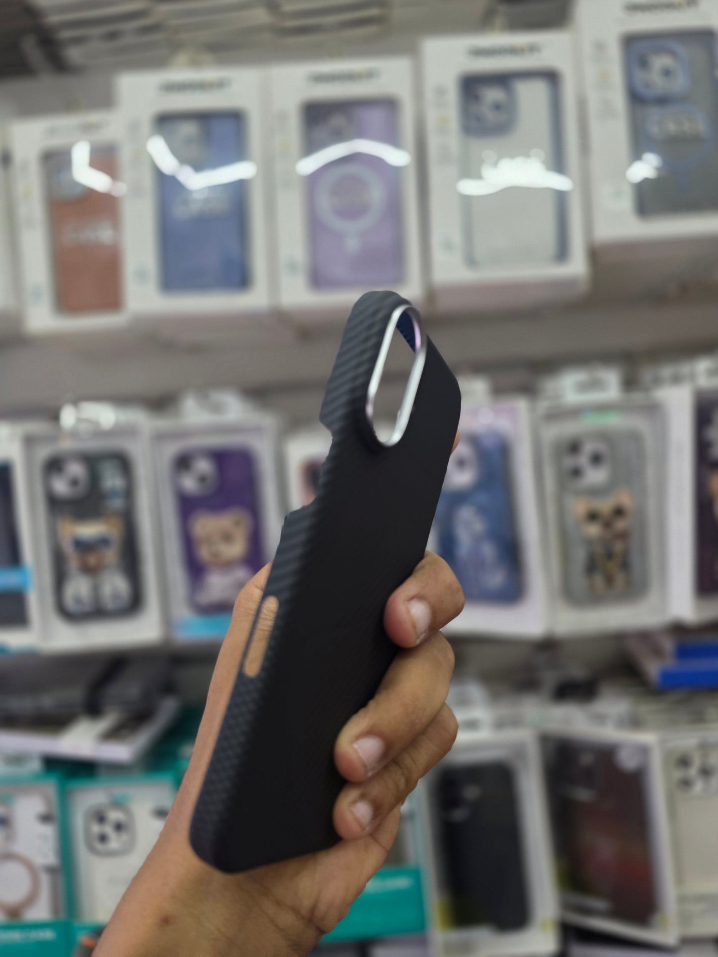 DFANS Carbon Fiber Texture Magnet Case - iPhone 17