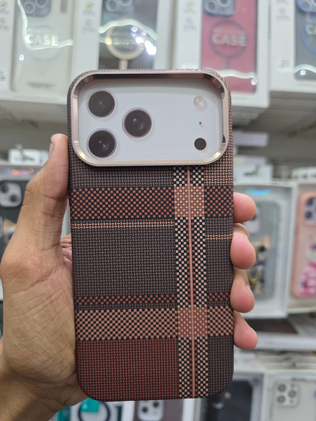Luxo Carbon Fiber Magsafe Case - iPhone 17 Pro Back Cover