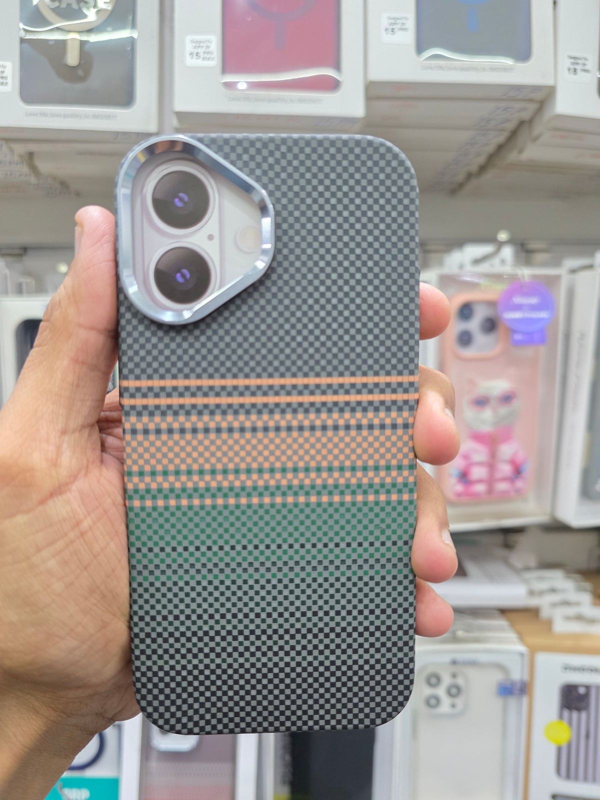 Luxo Carbon Fiber Magsafe Case - iPhone 17 Back Cover