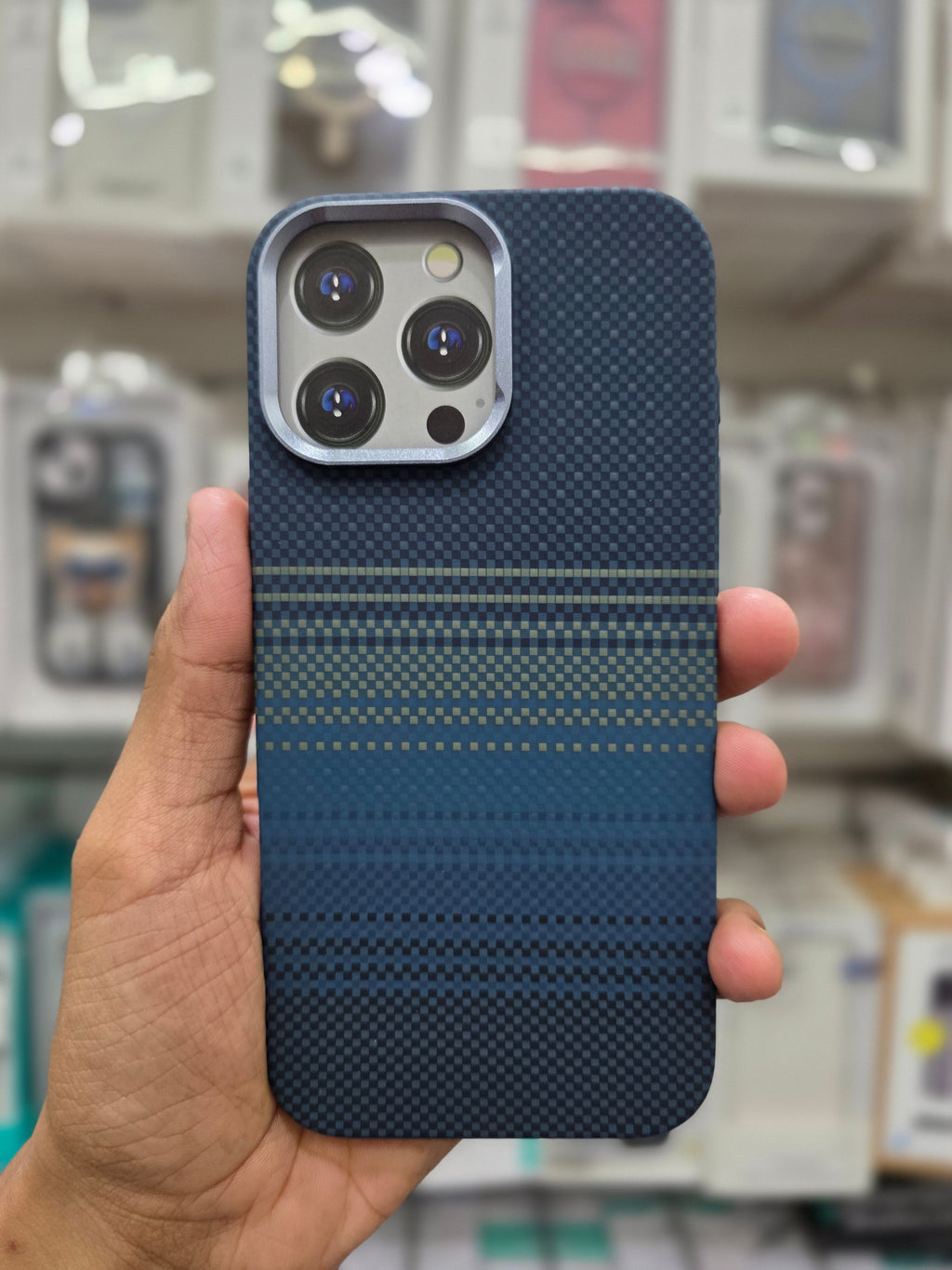 Luxo Carbon Fiber Magsafe Case - iPhone 16 Pro Back Cover