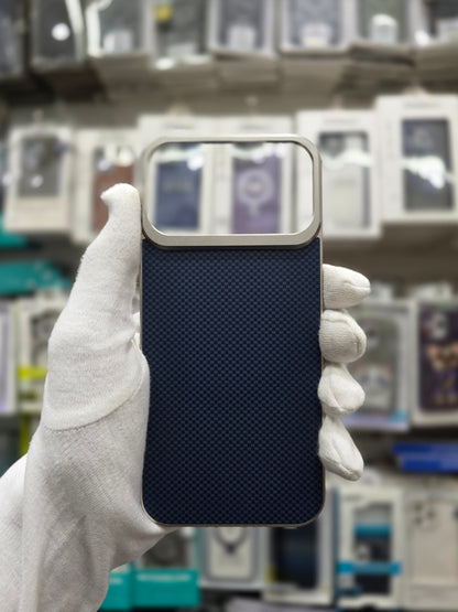 Metal Magnet Carbon Texture Borderless Frame - iPhone 17 Pro Max