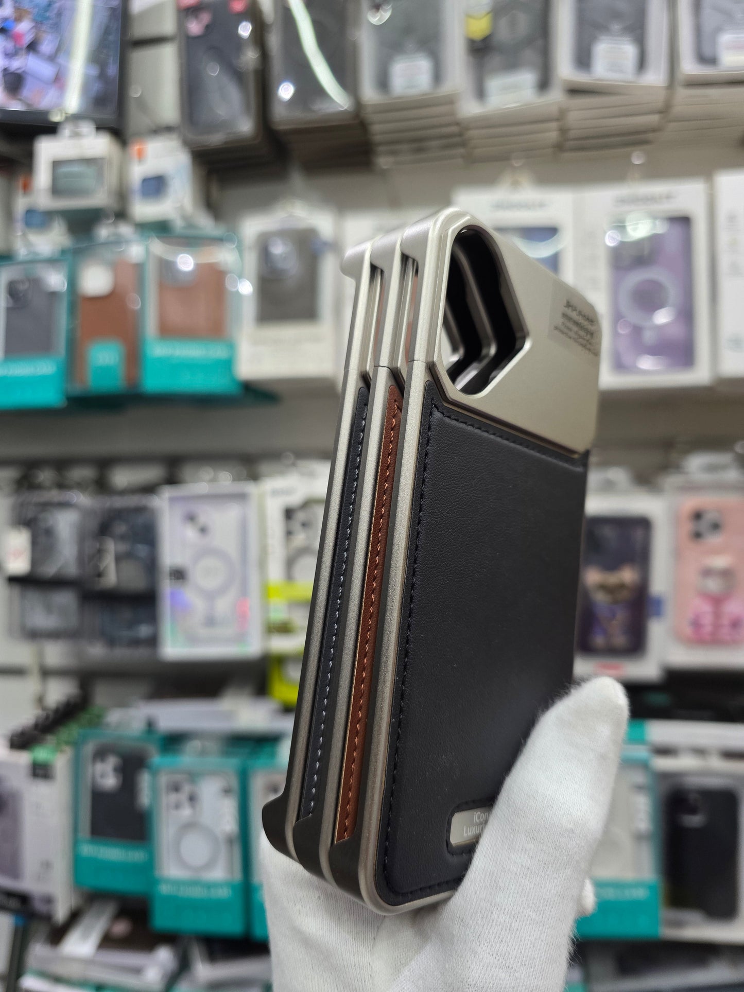 Icon Luxurious Metal Magsafe Leather Perfume Case - iPhone 17