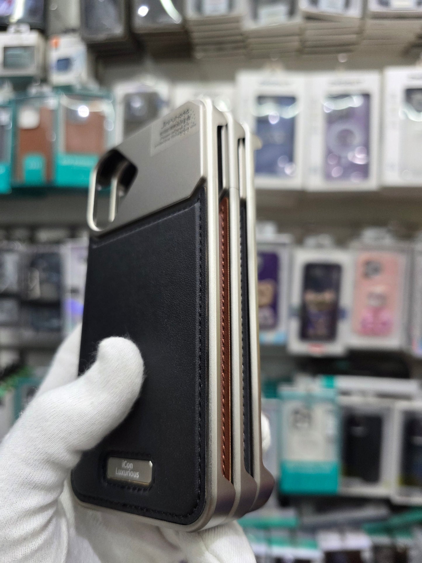 Icon Luxurious Metal Magsafe Leather Perfume Case - iPhone 17