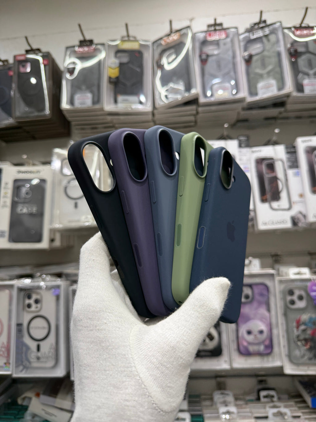 Silicone Case With Magsafe - iPhone 17 Back Cover