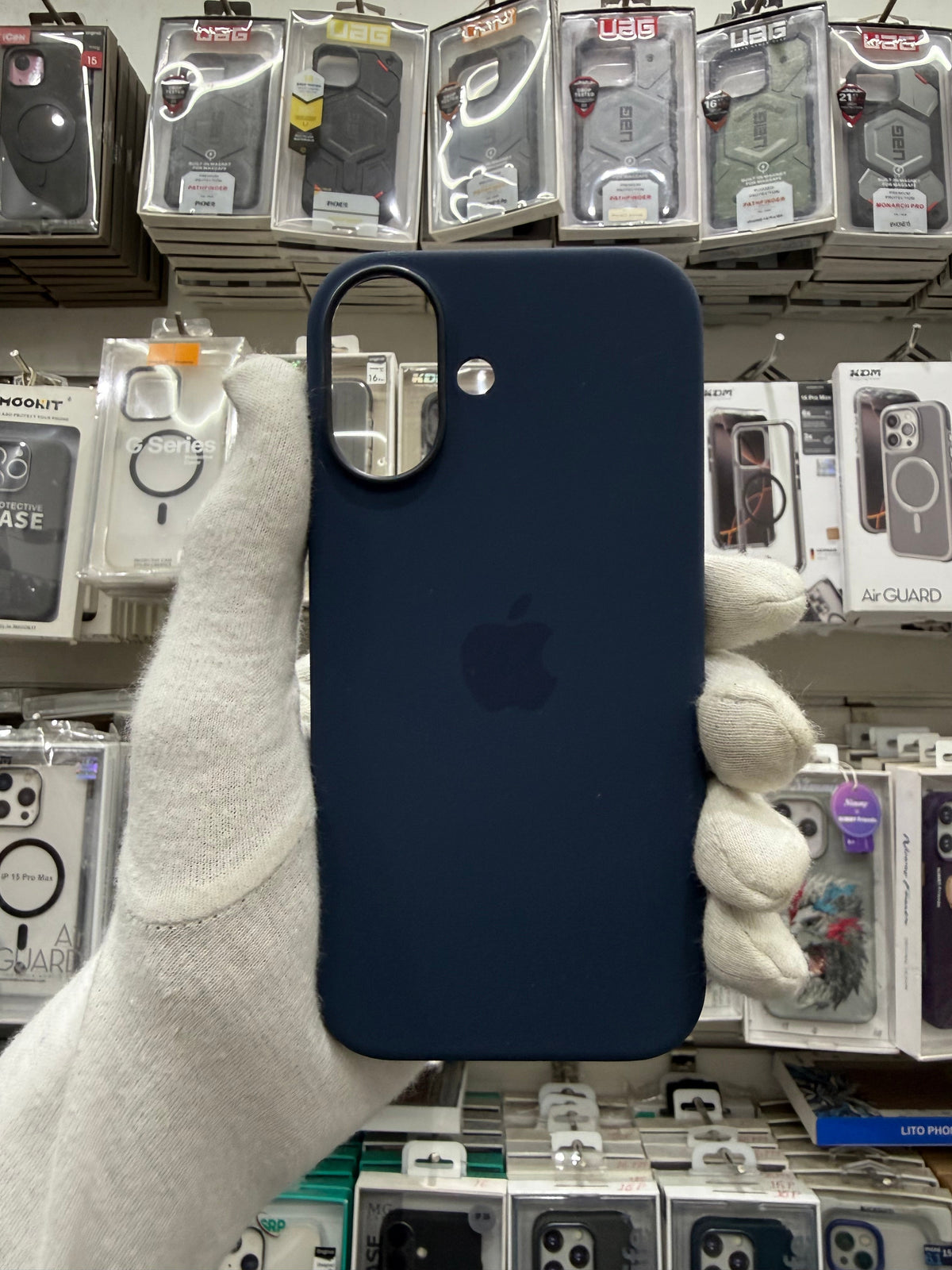 Silicone Case With Magsafe - iPhone 17 Back Cover