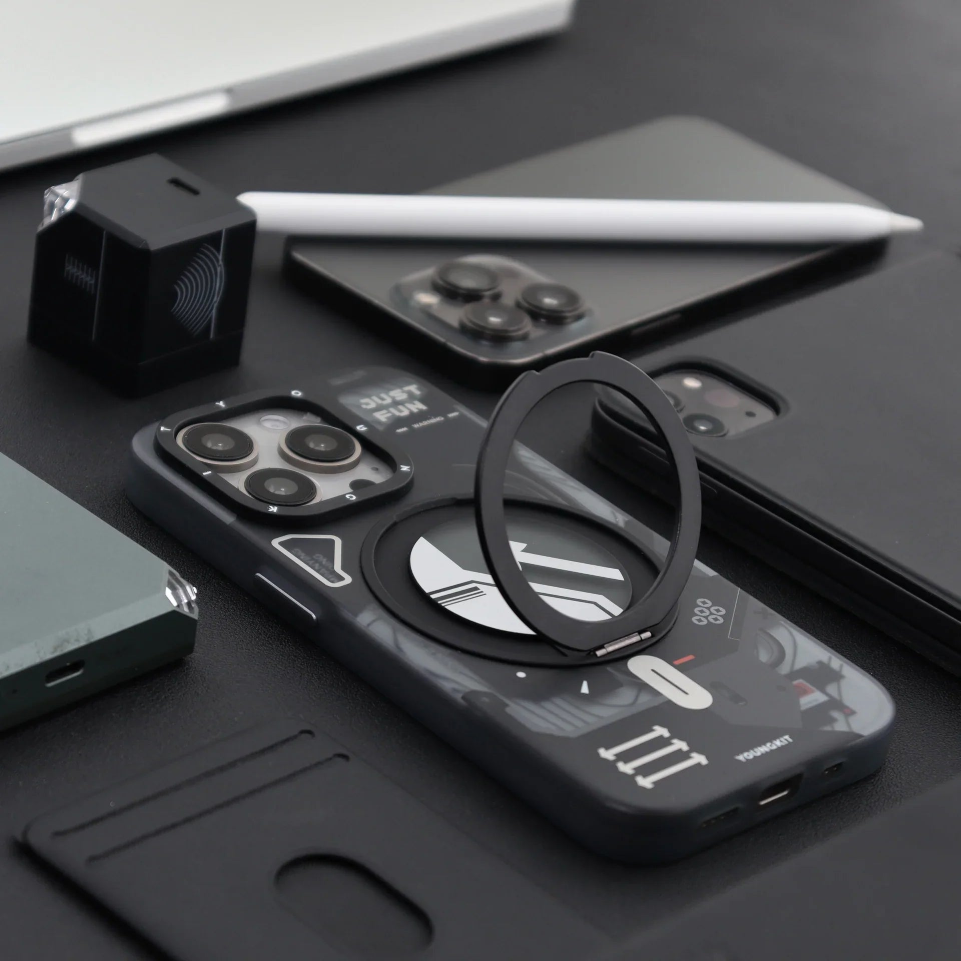 YOUNGKIT Cyberpunk - iPhone 16 Pro Max Back Cover