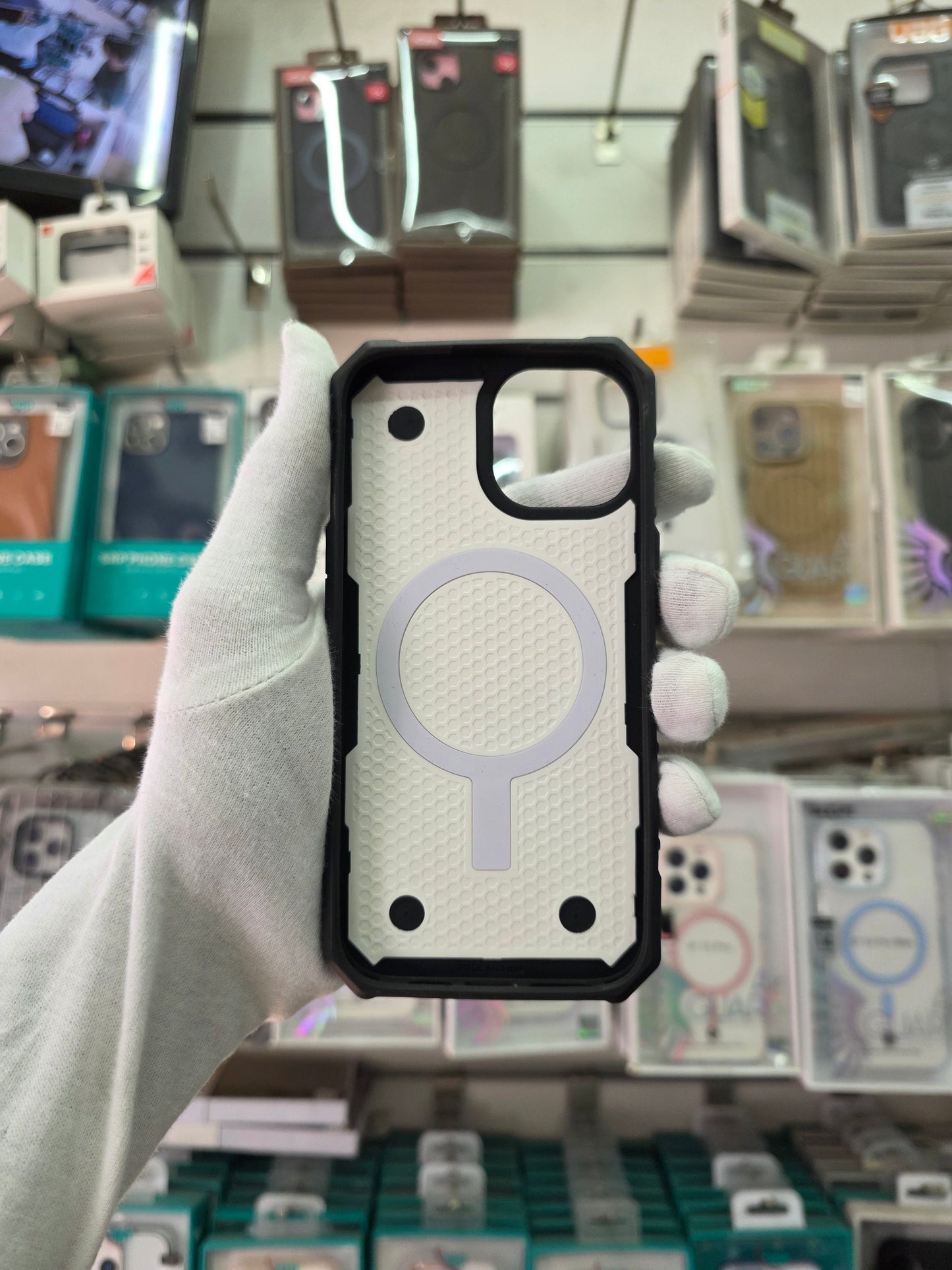 UAG Pathfinder - iPhone 15 Back Cover